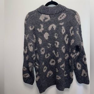 Universal Threads sweater